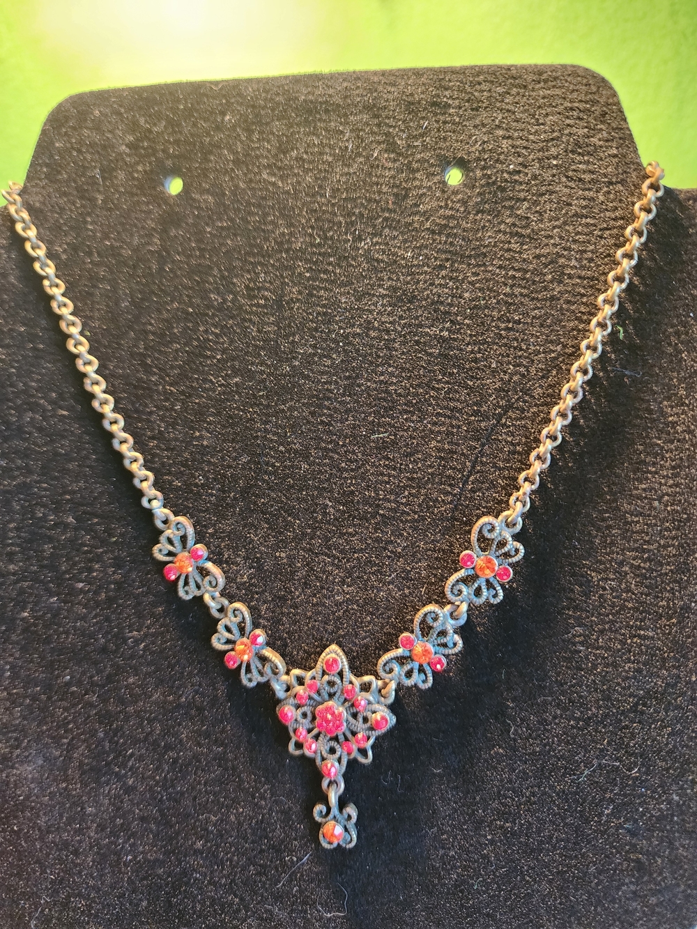 Vintage Women's Floral Necklace with Pink Accents